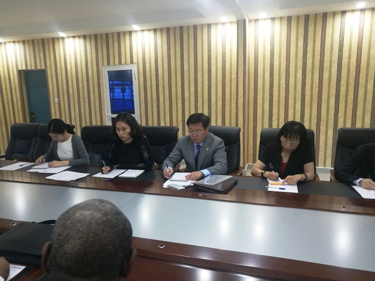 Diplomatie / Des cadres du PCC reçus par la CRC